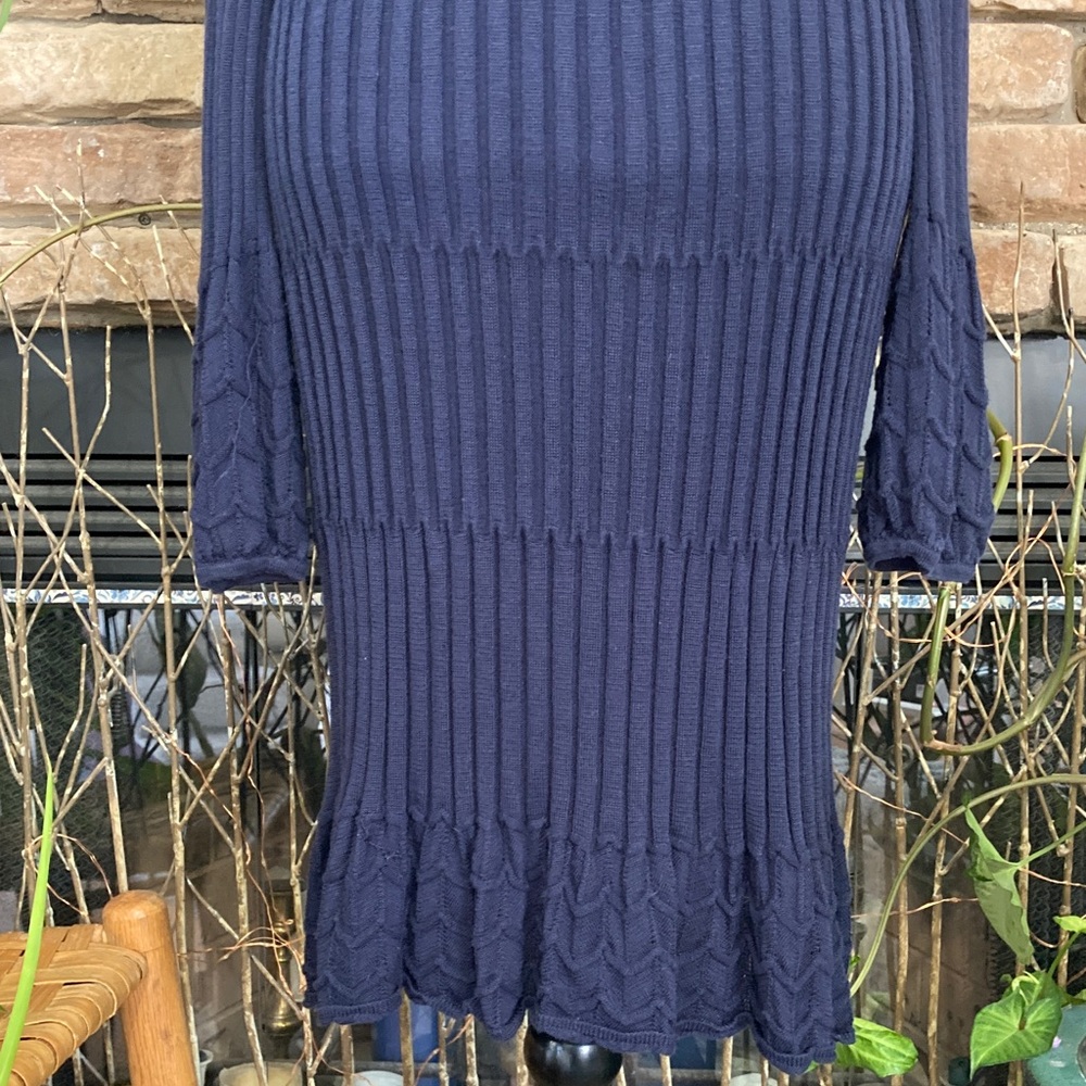 Elegant Navy Blue Knit Dress - Picture 3 of 9